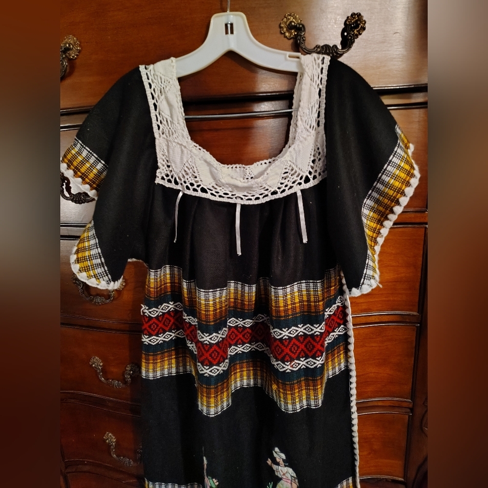 Beautiful Handmade Ecuadorian Blanket Dress With Flutter Sleeves Sz L/XL - Picture 4 of 4